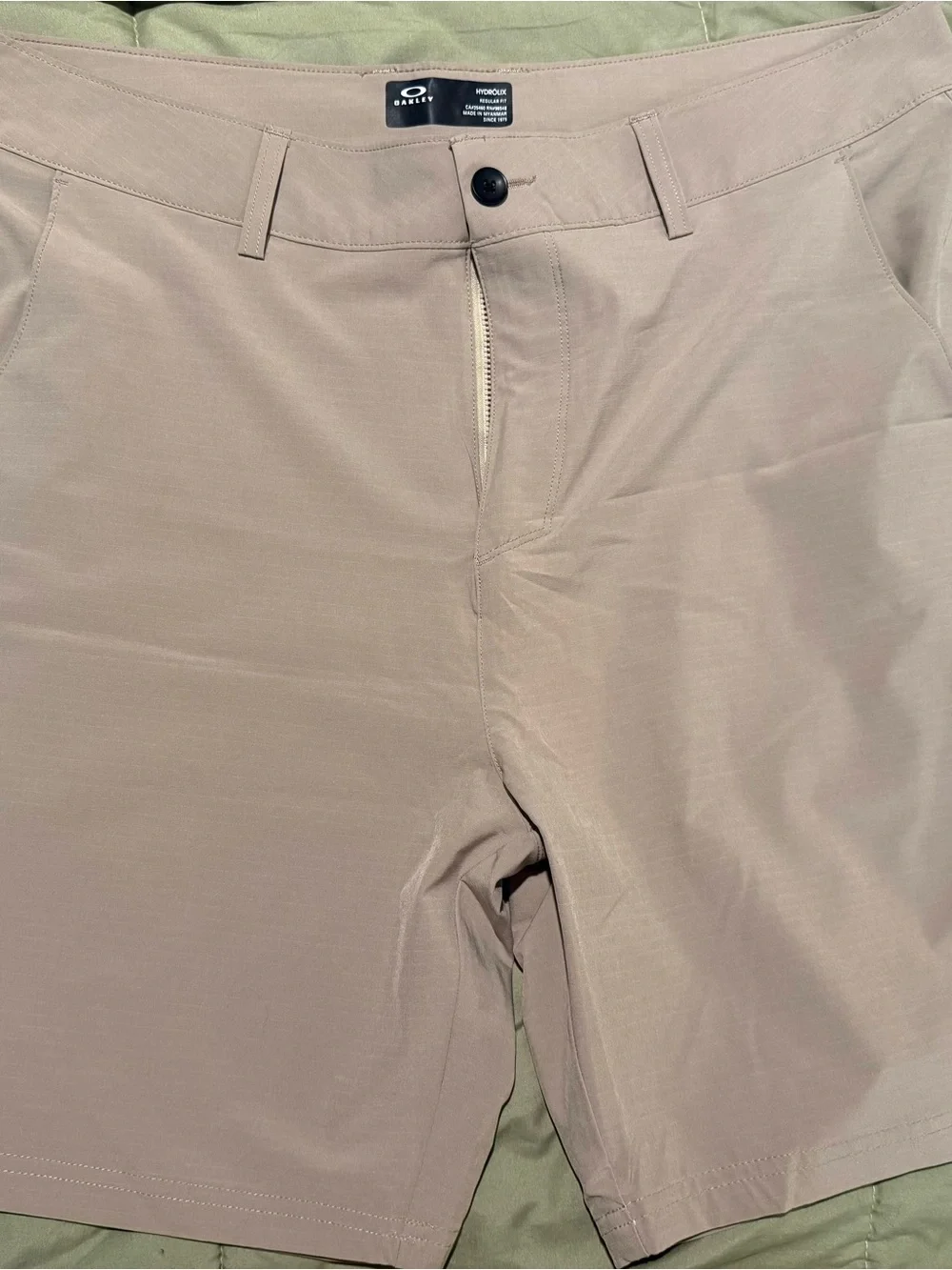 Oakley Men's Taupe Flat-Front Performance Shorts